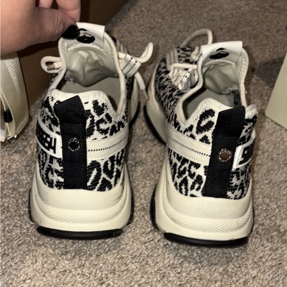 Steve Madden Black and Cream Leopard Print Sneakers w/matching crossbody bag - Picture 4 of 4